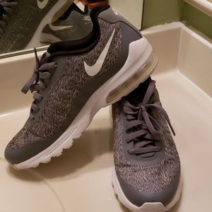 Women's Nike Air Max Invigor